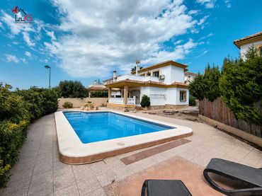 Xalet amb piscina en venda a Bonalba - Cotoveta