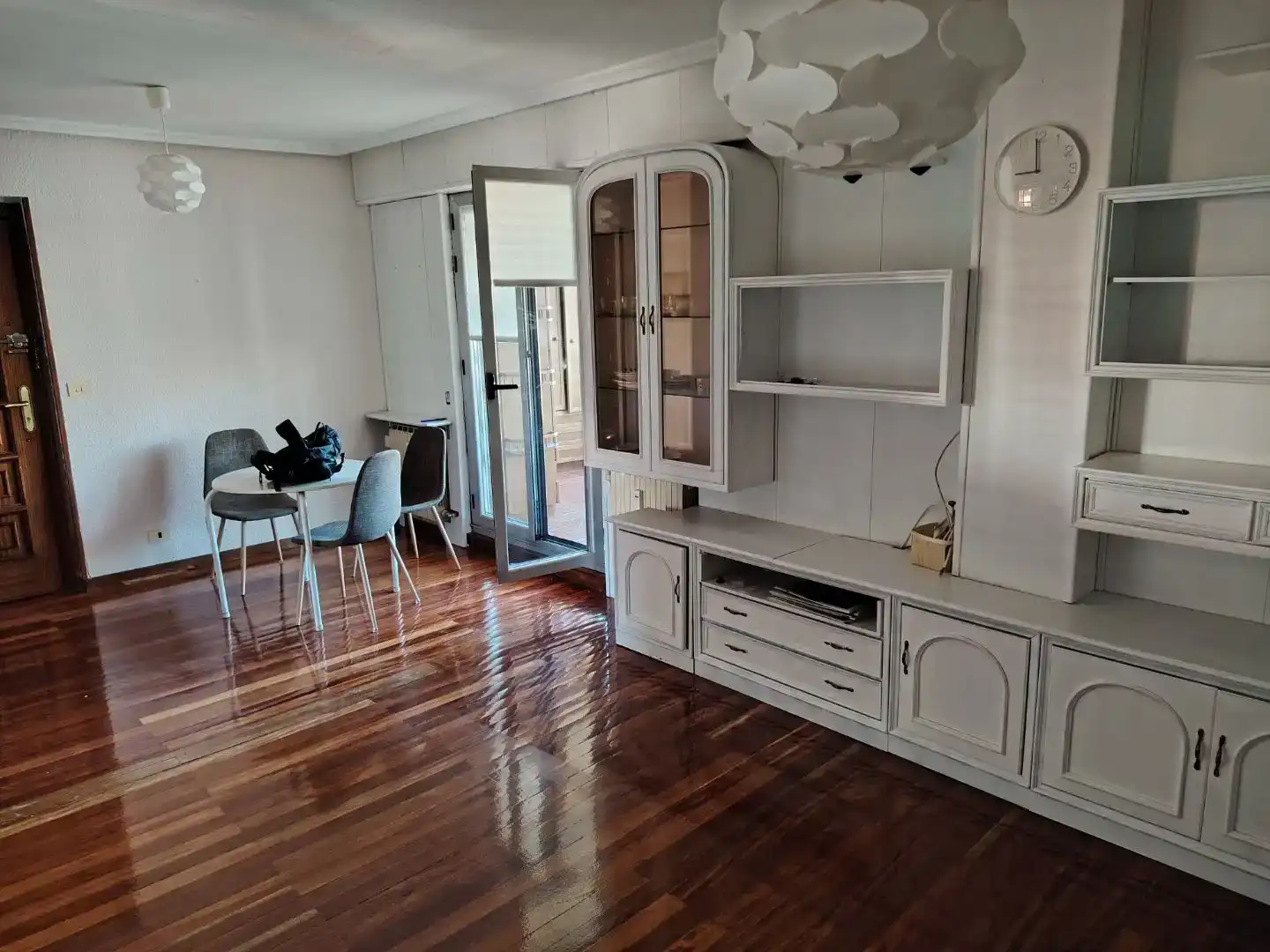 Sala d'estar de Àtic en venda en León Capital  amb Balcó