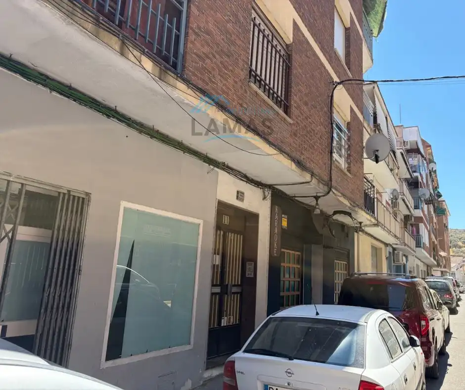 Gewerbefläche zum Verkauf in Calle Pérez Lozano 11