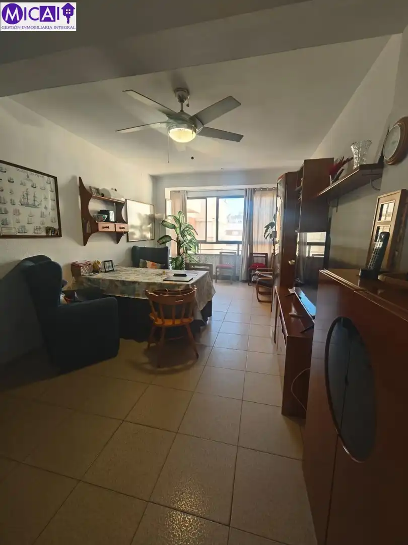 Sala de estar de Piso en venta en Cádiz con Terraza, Amueblado y Balcón