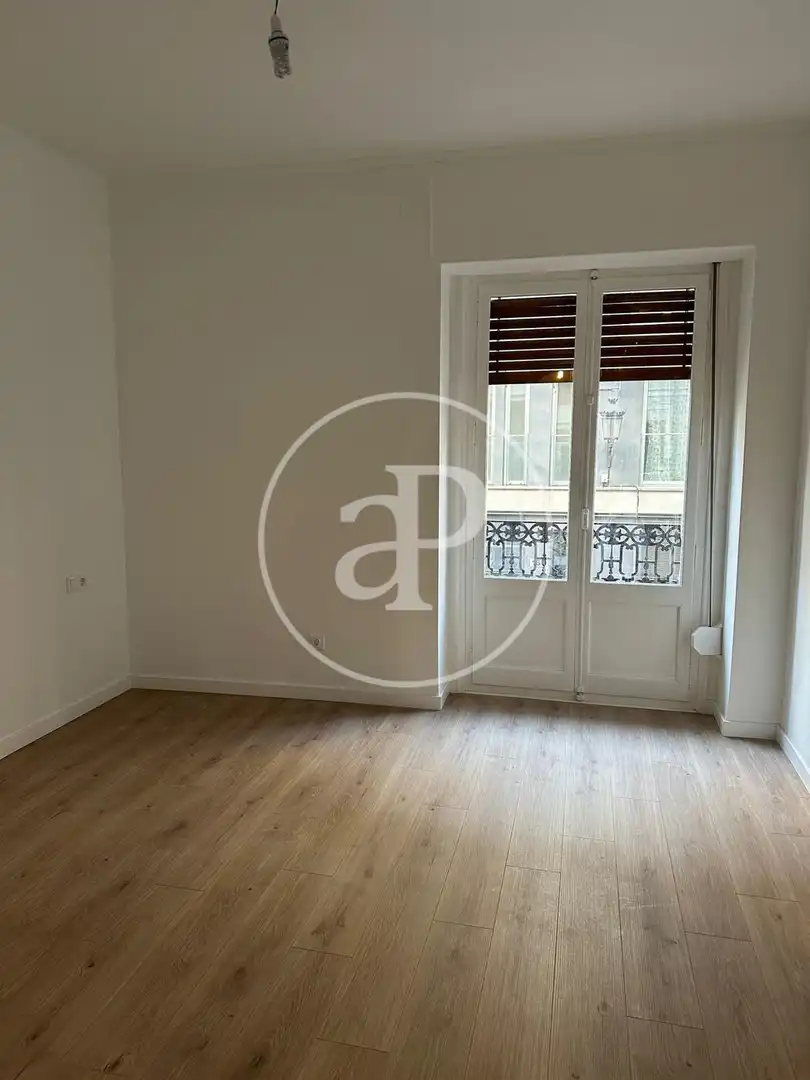 Schlafzimmer von Wohnung zur Miete in Valencia mit Klimaanlage, Heizung und Terrasse