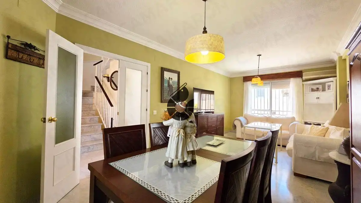 Comedor de Casa adosada en venta en Castilleja de la Cuesta con Aire acondicionado y Balcón