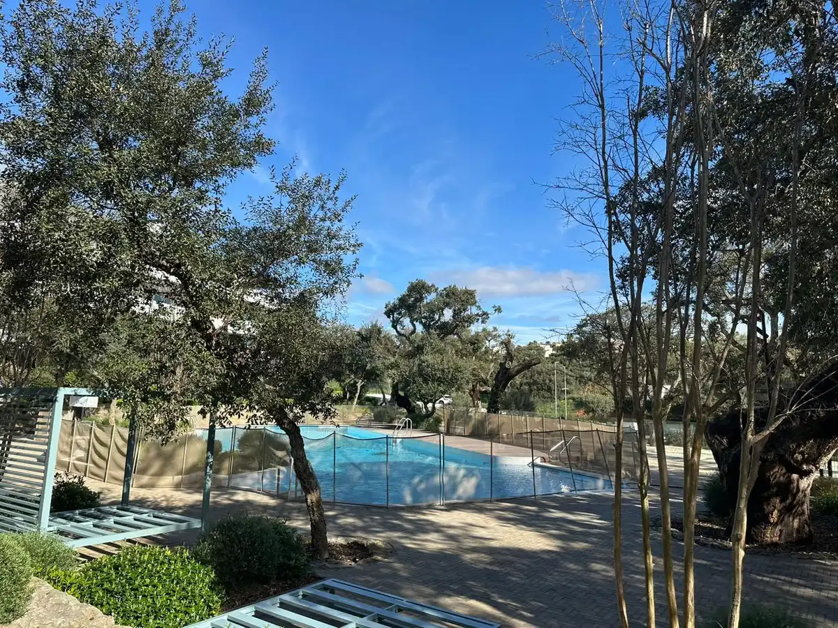 Piscina de Planta baixa en venda en Sotogrande amb Aire condicionat, Forn i Rentadora