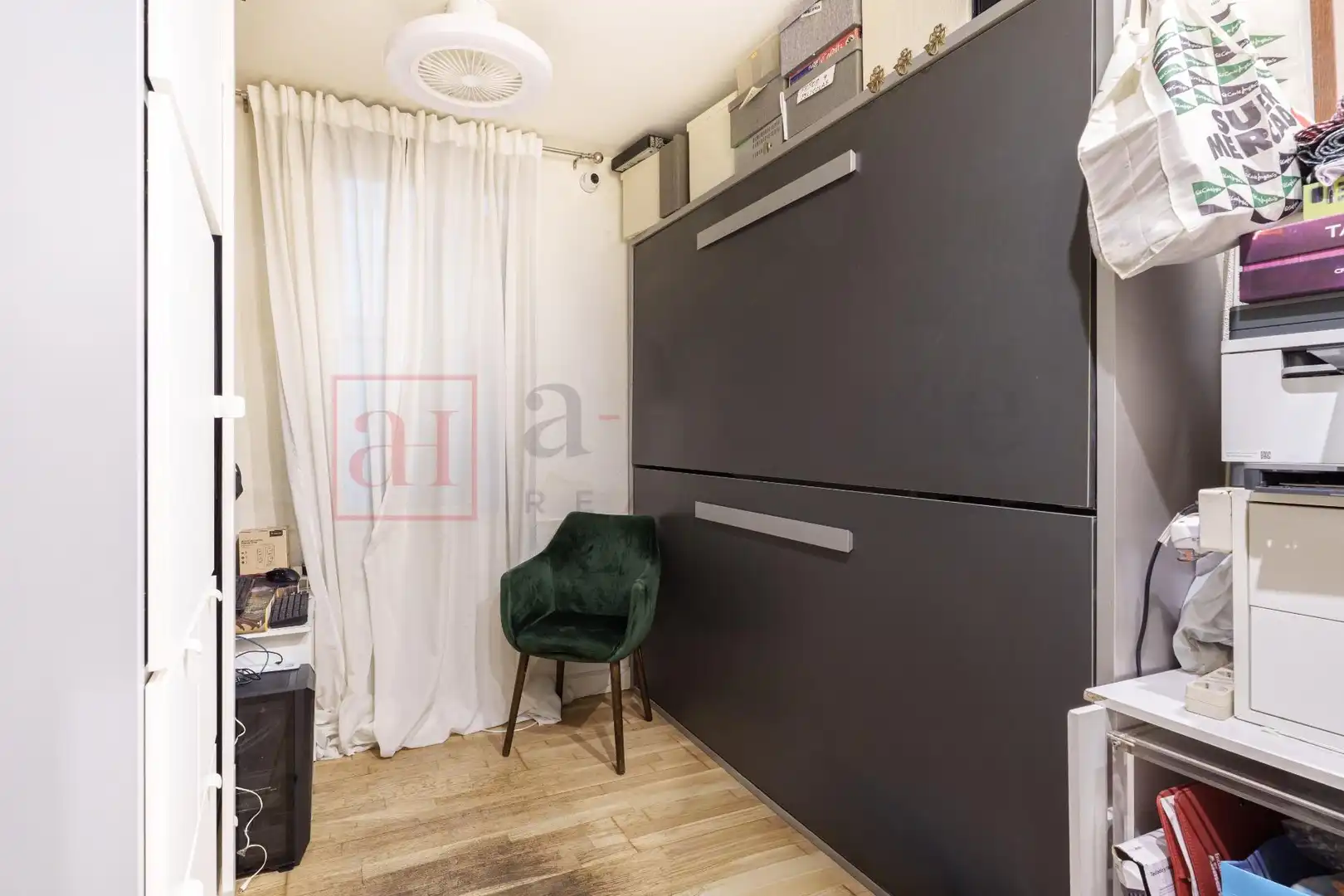 Habitación de Local en venta en Madrid con Aire acondicionado y Amueblado