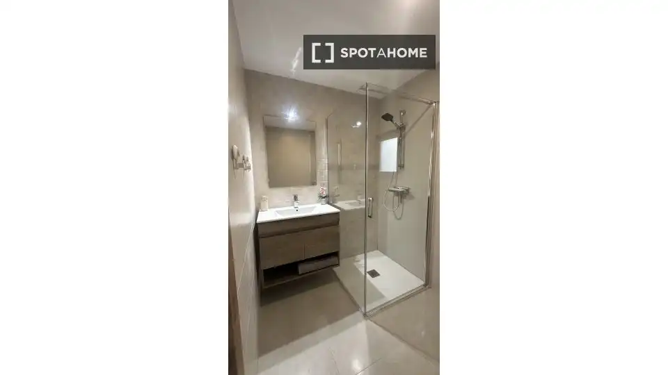 Bathroom of Apartments for share in Godella  with Air Conditioner, Heating and Terrace