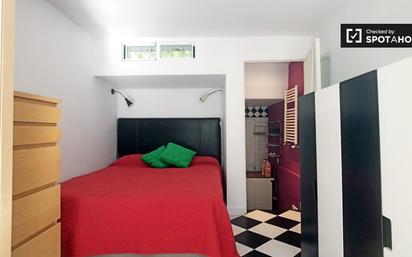 Bedroom of Flat to rent in  Madrid Capital  with Air Conditioner and Balcony