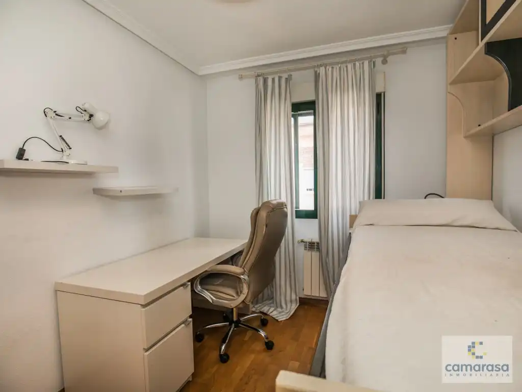 Habitación de Casa adosada en venta en Ávila
