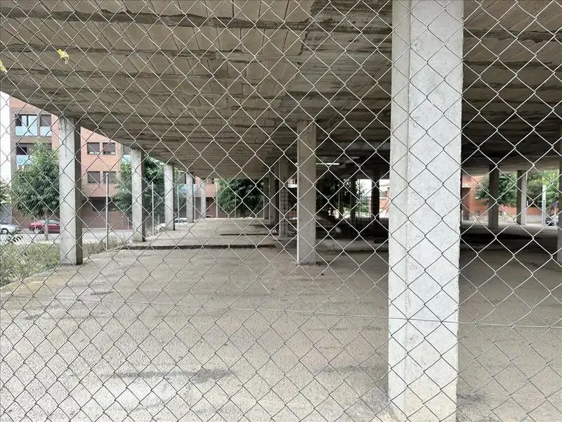 Parkplatz von Gebäude zum Verkauf in Alcarràs