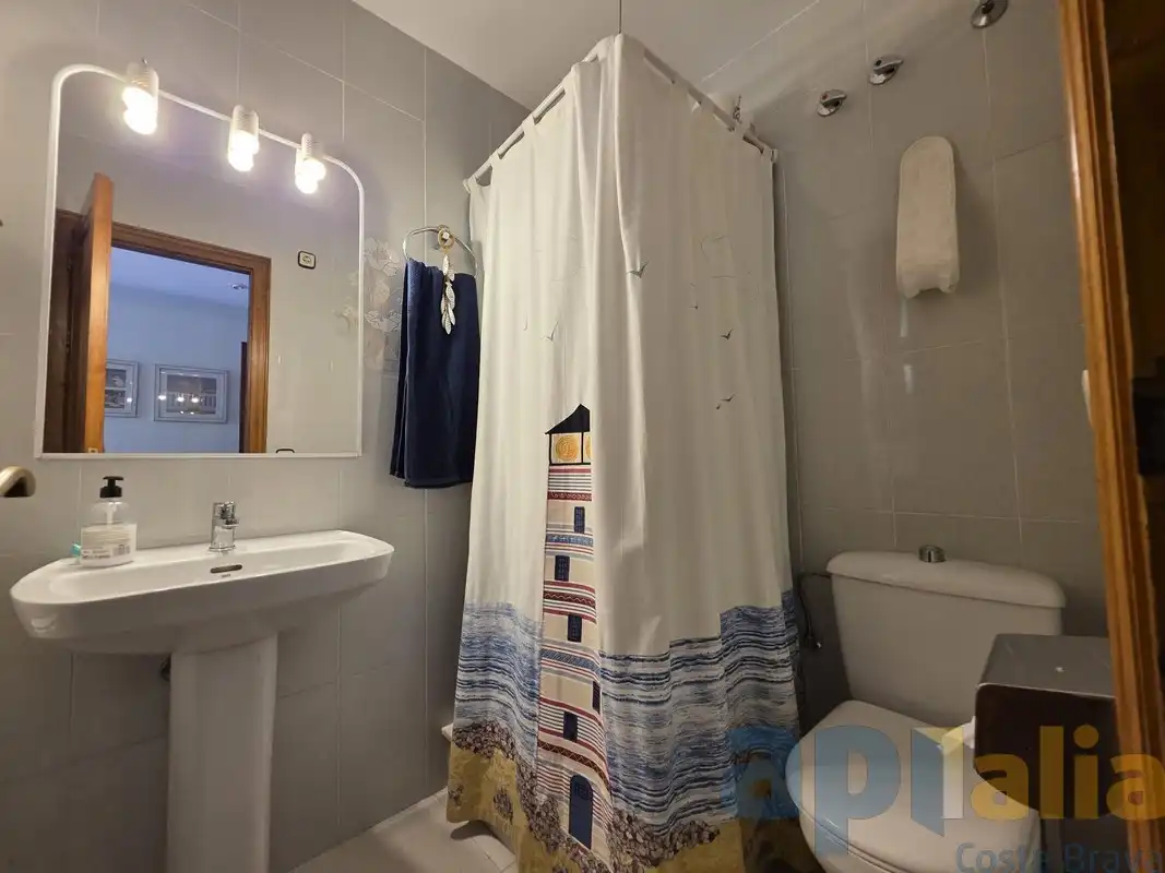 Baño de Casa adosada en venta en Castell d'Aro, Platja d'Aro i s'Agaró con Calefacción, Jardín privado y Piscina comunitaria