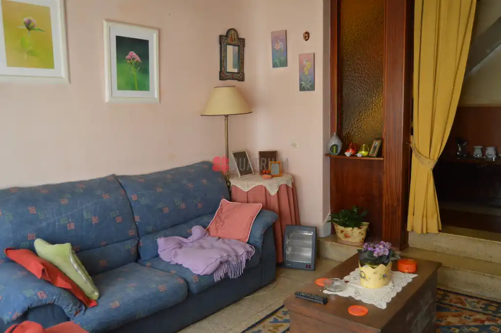 Sala de estar de Casa adosada en venta en Santiago de Compostela  con Calefacción y Jardín privado