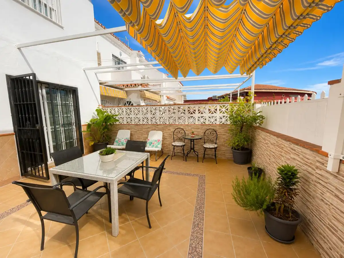Terrassa de Casa adosada en venda en Alhaurín de la Torre amb Aire condicionat, Calefacció i Jardí privat
