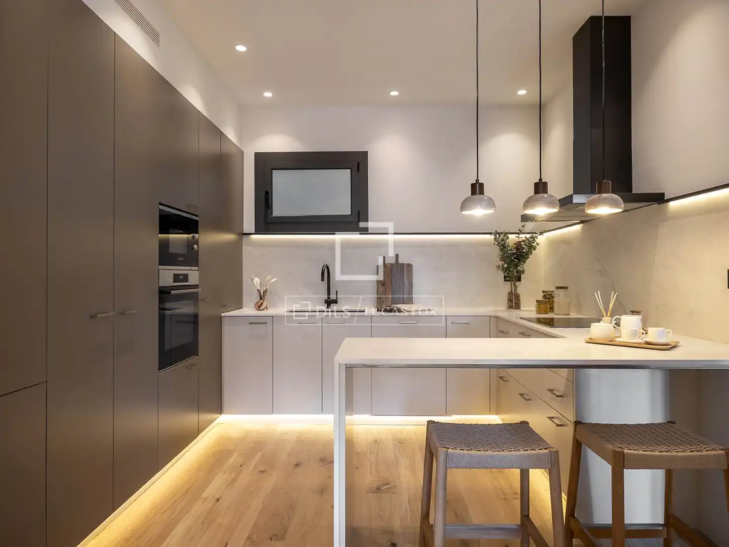Küche von Wohnung zum Verkauf in Barcelona mit Klimaanlage, Heizung und Balkon