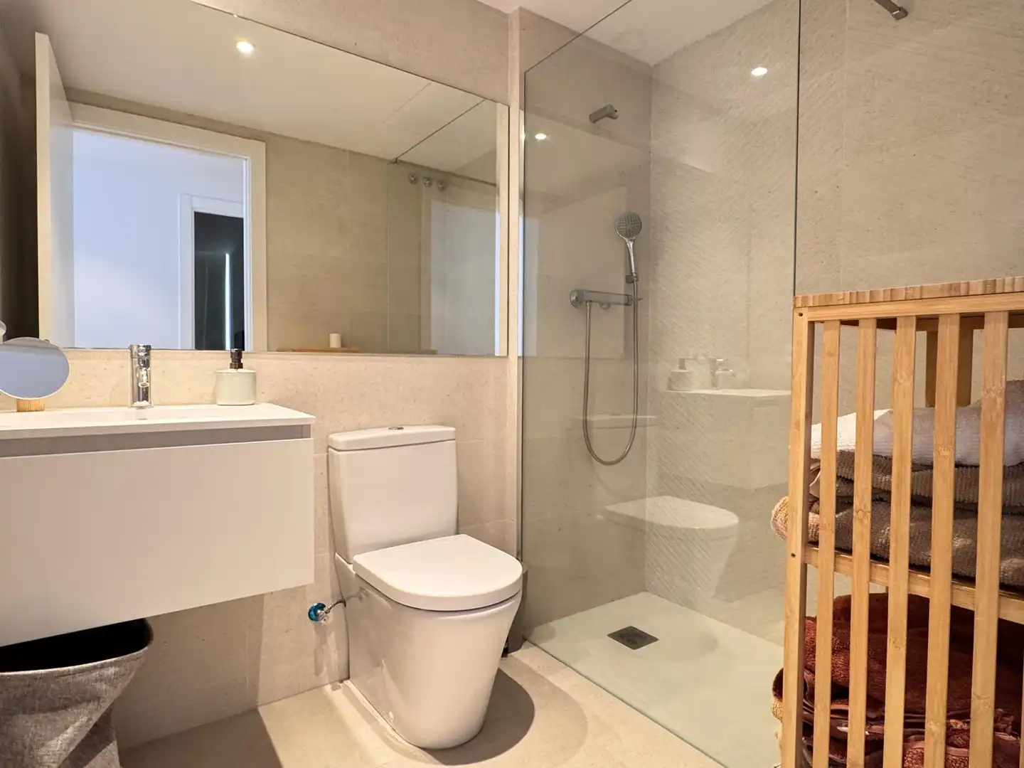 Badezimmer von Wohnung zum Verkauf in L'Escala mit Klimaanlage, Heizung und Terrasse