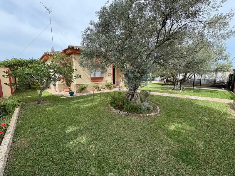 Exterior view of Houses for sale in El Puerto de Santa María  with Air Conditioner, Private garden and Swimming Pool