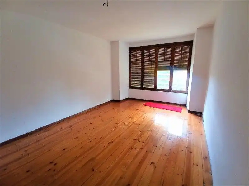 Dormitori de Edifici en venda en Tineo