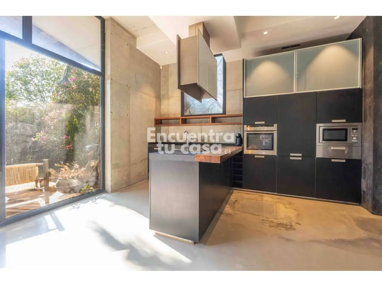 Cuina de Casa o xalet en venda en Donostia - San Sebastián  amb Jardí privat, Terrassa i Piscina