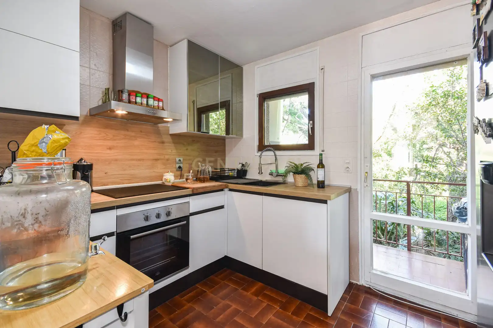 Cuina de Casa o xalet en venda en Esplugues de Llobregat amb Jardí privat, Traster i Piscina