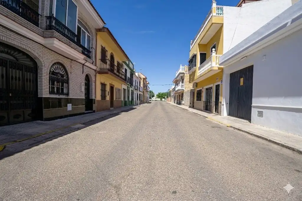 Vista exterior de Casa adosada en venda en Alcalá del Río amb Aire condicionat, Calefacció i Moblat