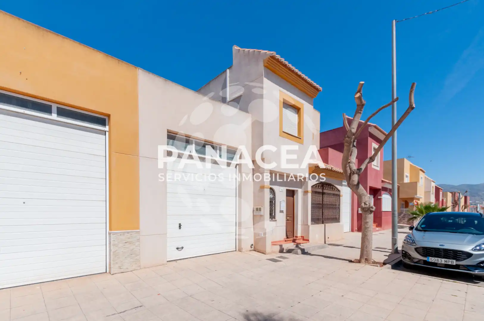 Vista exterior de Casa adosada en venta en Roquetas de Mar