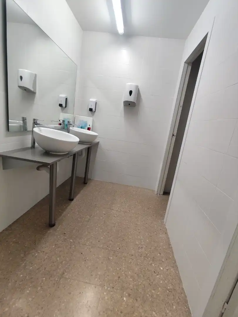 Badezimmer von Büro zur Miete in Barcelona mit Klimaanlage und Alarm