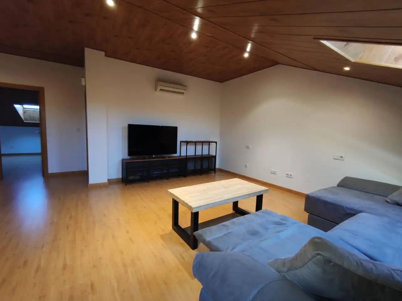 Living room of Flat for sale in Ponferrada  with Air Conditioner and Storage room