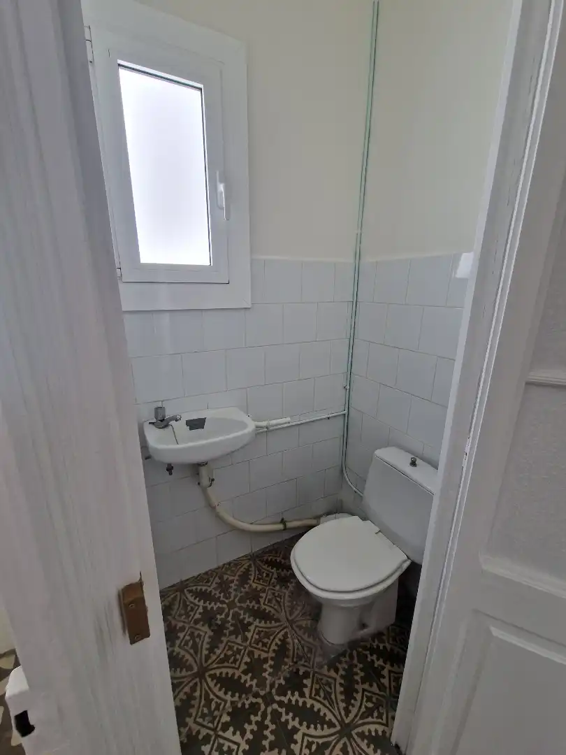 Badezimmer von Büro zur Miete in Eixample