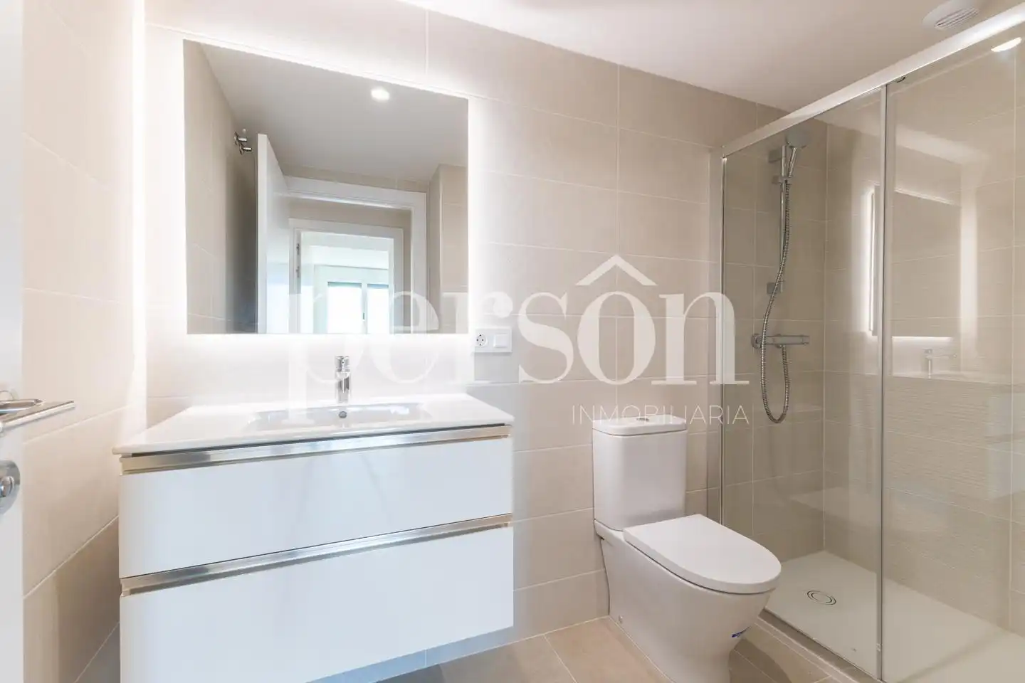 Baño de Piso de alquiler en Valencia con Aire acondicionado, Calefacción y Terraza