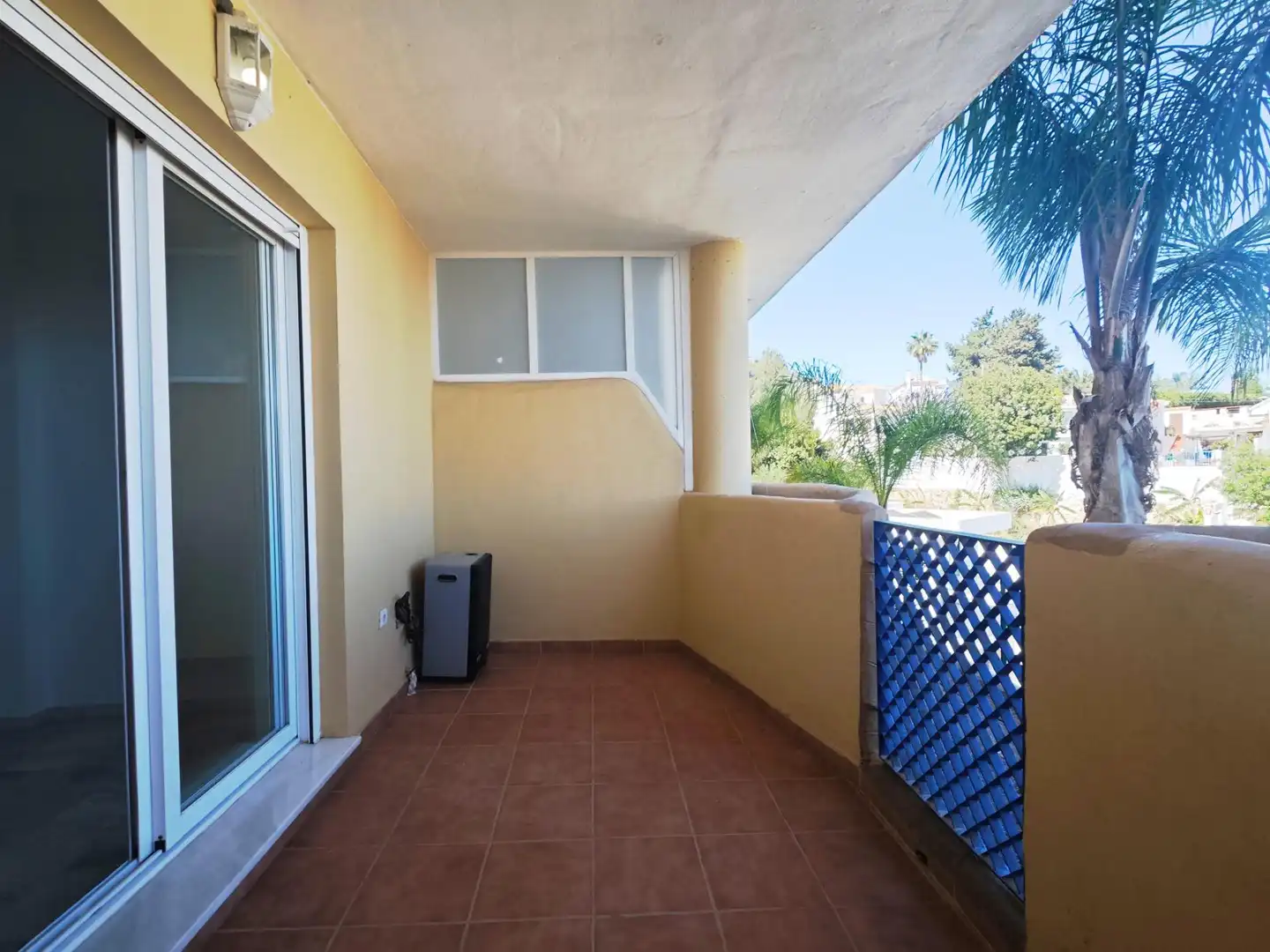 Terraza de Estudio de alquiler en Fuengirola con Aire acondicionado, Jardín privado y Terraza