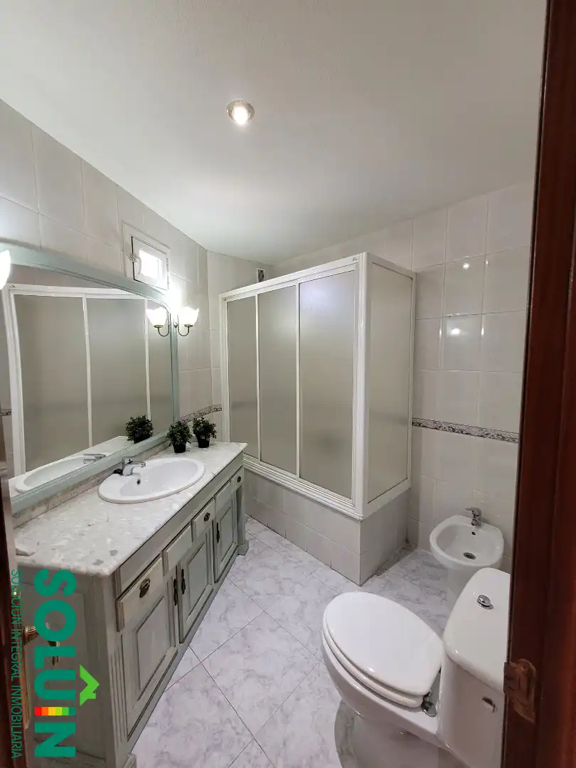 Baño de Piso en venta en Fuenlabrada con Calefacción, Trastero y Horno