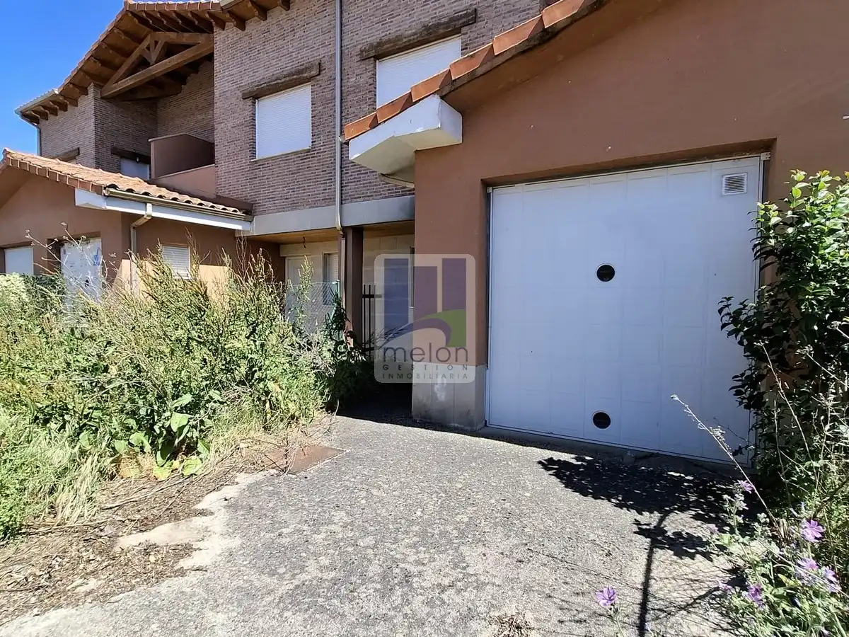 Parking of Houses for sale in Frandovínez