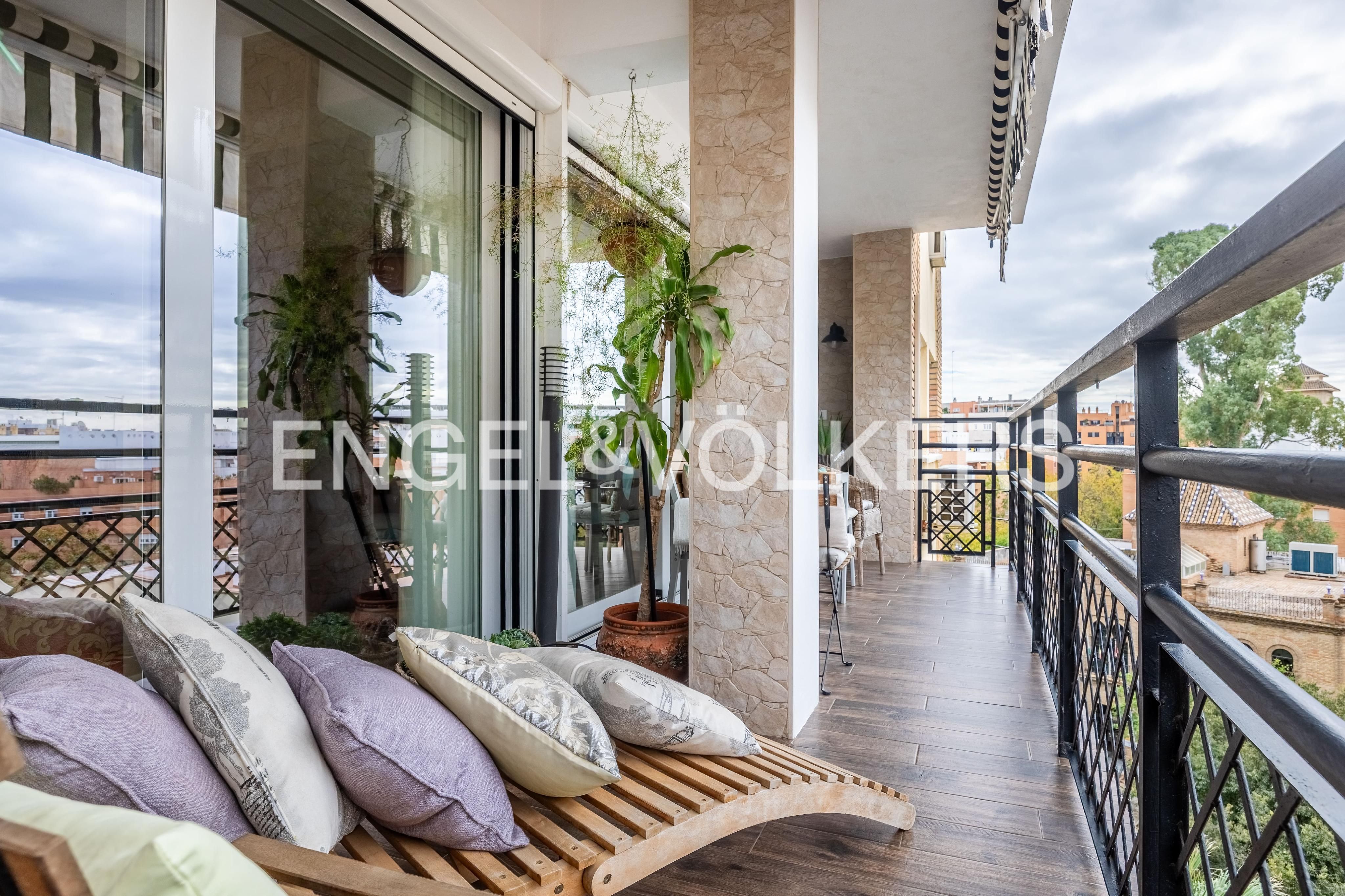 Terrassa de Apartament en venda en  Sevilla Capital amb Calefacció, Jardí privat i Terrassa