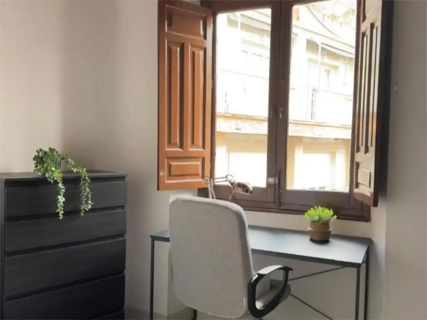 Schlafzimmer von Wohnungen zur Miete in  Granada Capital mit Klimaanlage und Balkon