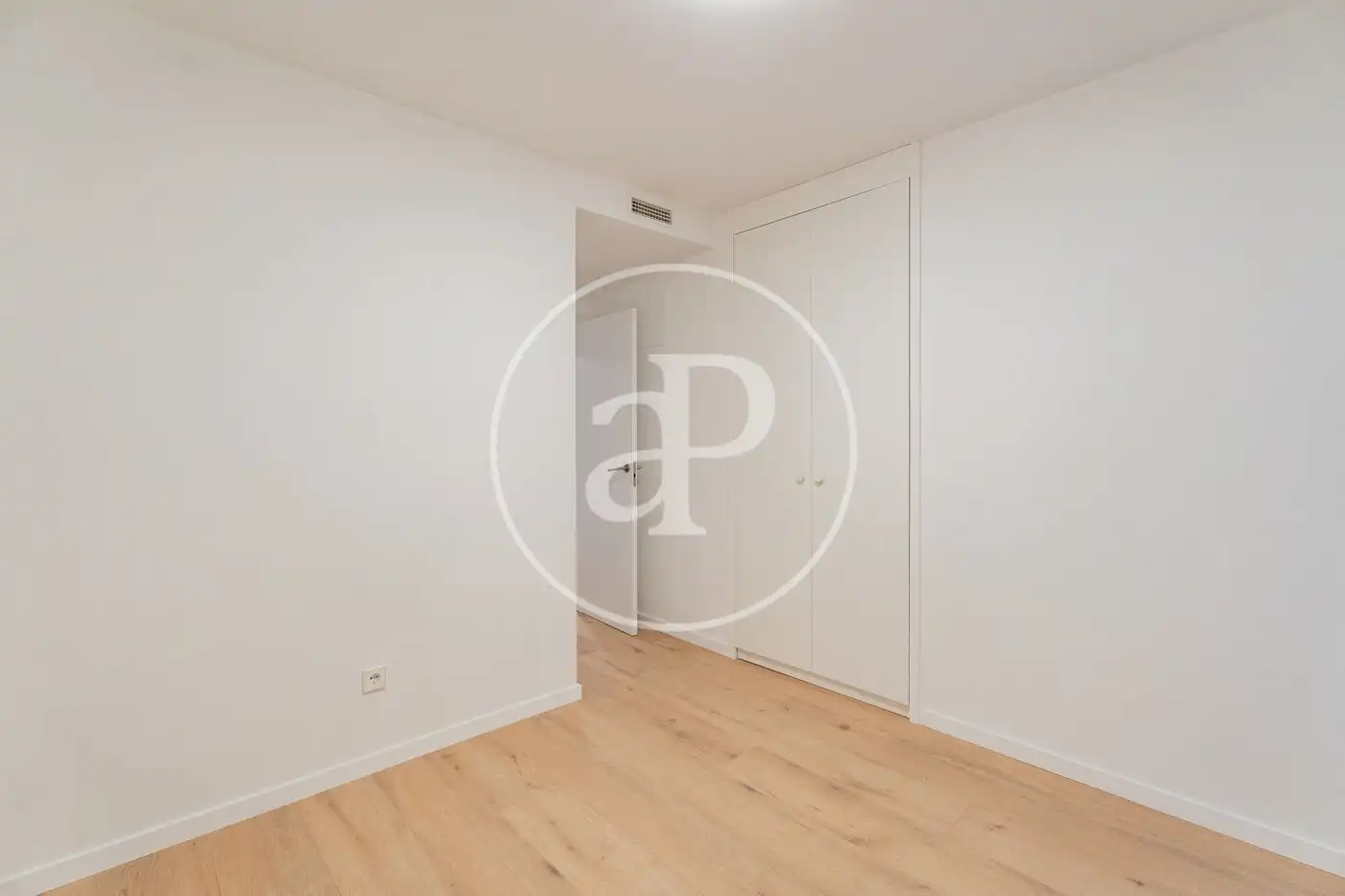 Habitación de Piso en venta en Madrid con Aire acondicionado, Calefacción y Jardín privado