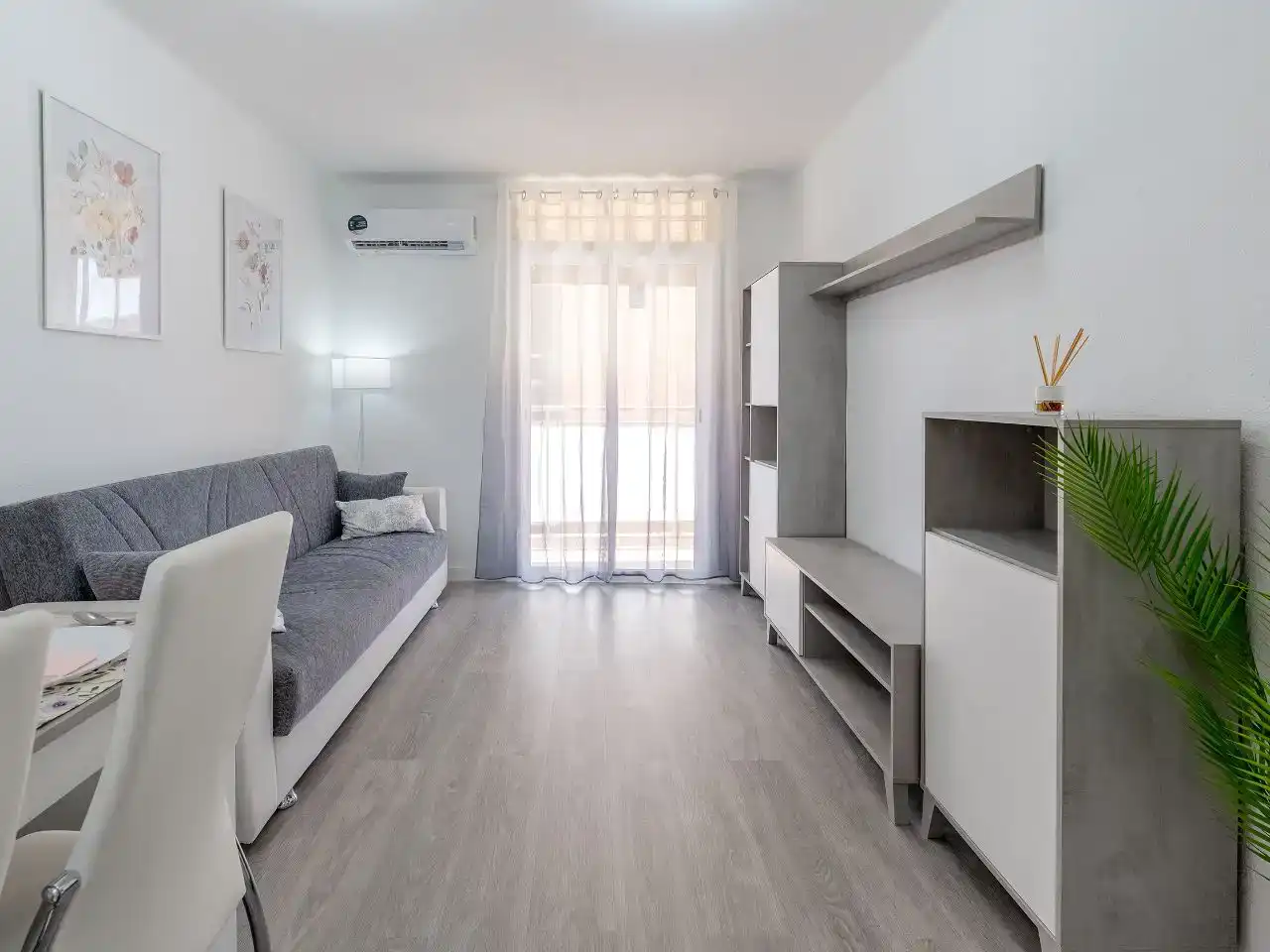 Sala d'estar de Pis de lloguer en Cunit amb Aire condicionat