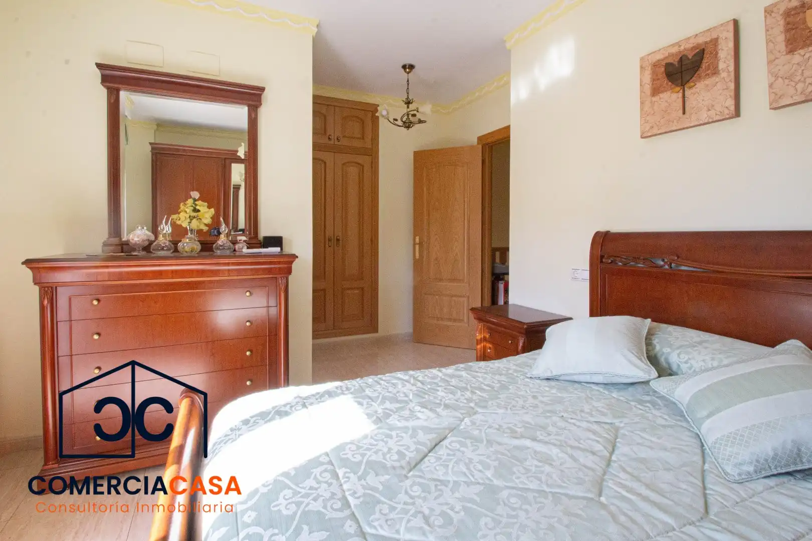Habitación de Casa adosada en venta en Jun con Aire acondicionado, Calefacción y Terraza