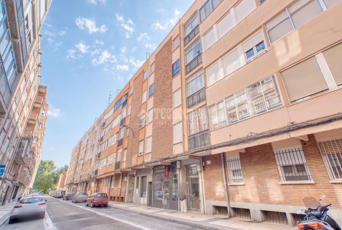Exterior view of Flat for sale in Valladolid Capital  with Heating and Furnished