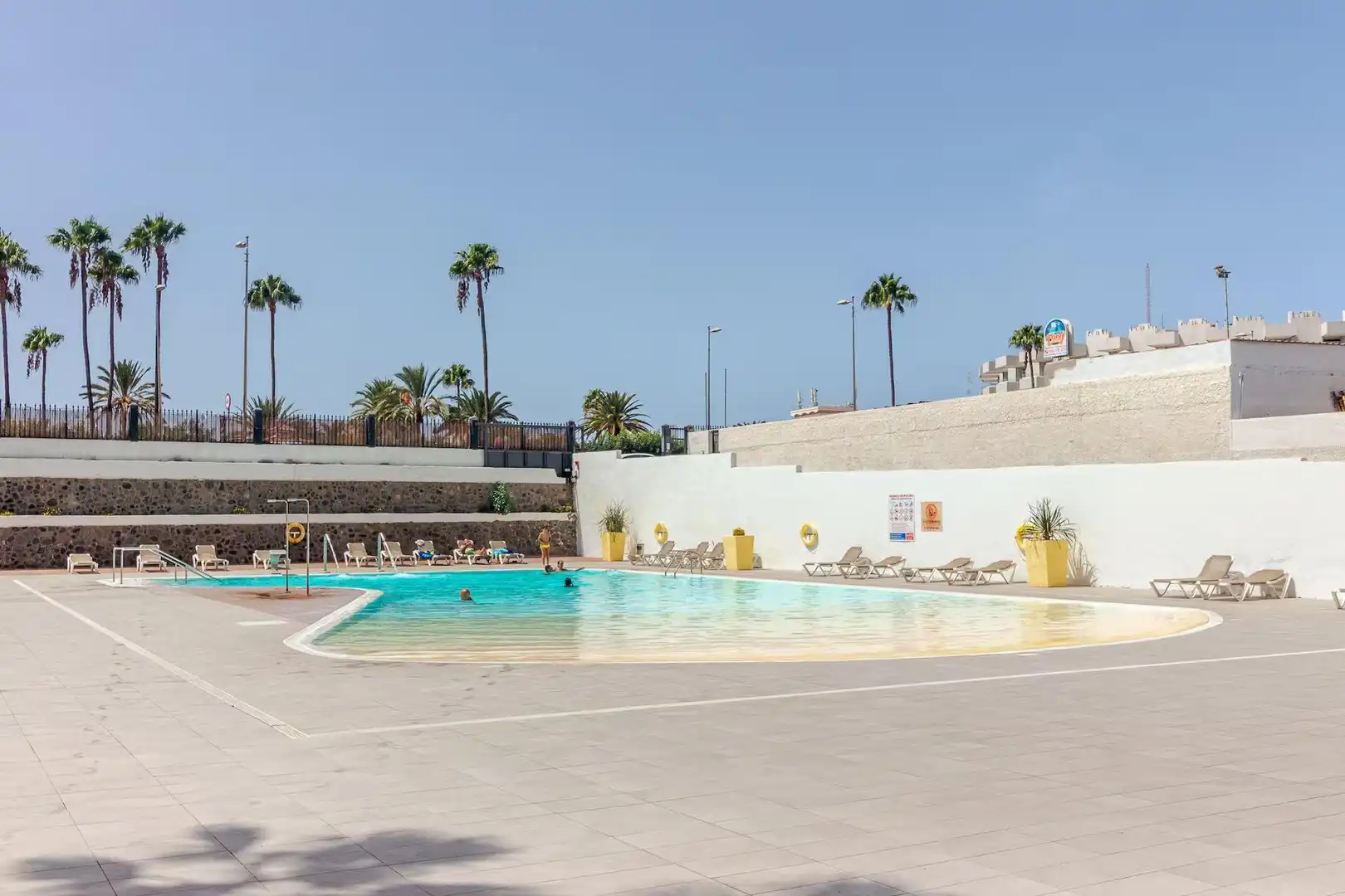 Piscina de Apartament en venda en San Bartolomé de Tirajana amb Aire condicionat, Moblat i Balcó