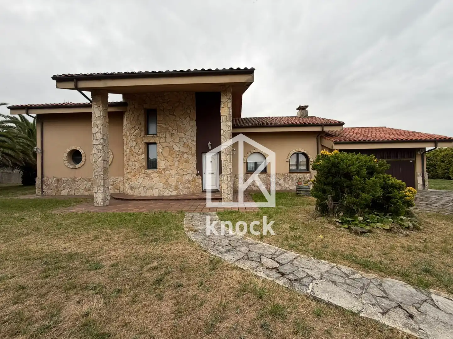 Vista exterior de Casa o xalet en venda en Villaviciosa amb Calefacció, Jardí privat i Parquet