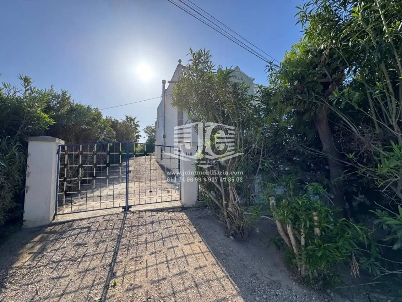 Vista exterior de Casa o xalet en venda en Tortosa amb Aire condicionat, Jardí privat i Parquet