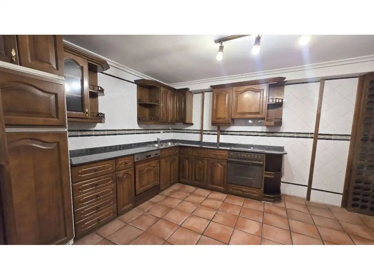 Cuina de Casa adosada en venda en  Logroño amb Aire condicionat, Calefacció i Parquet