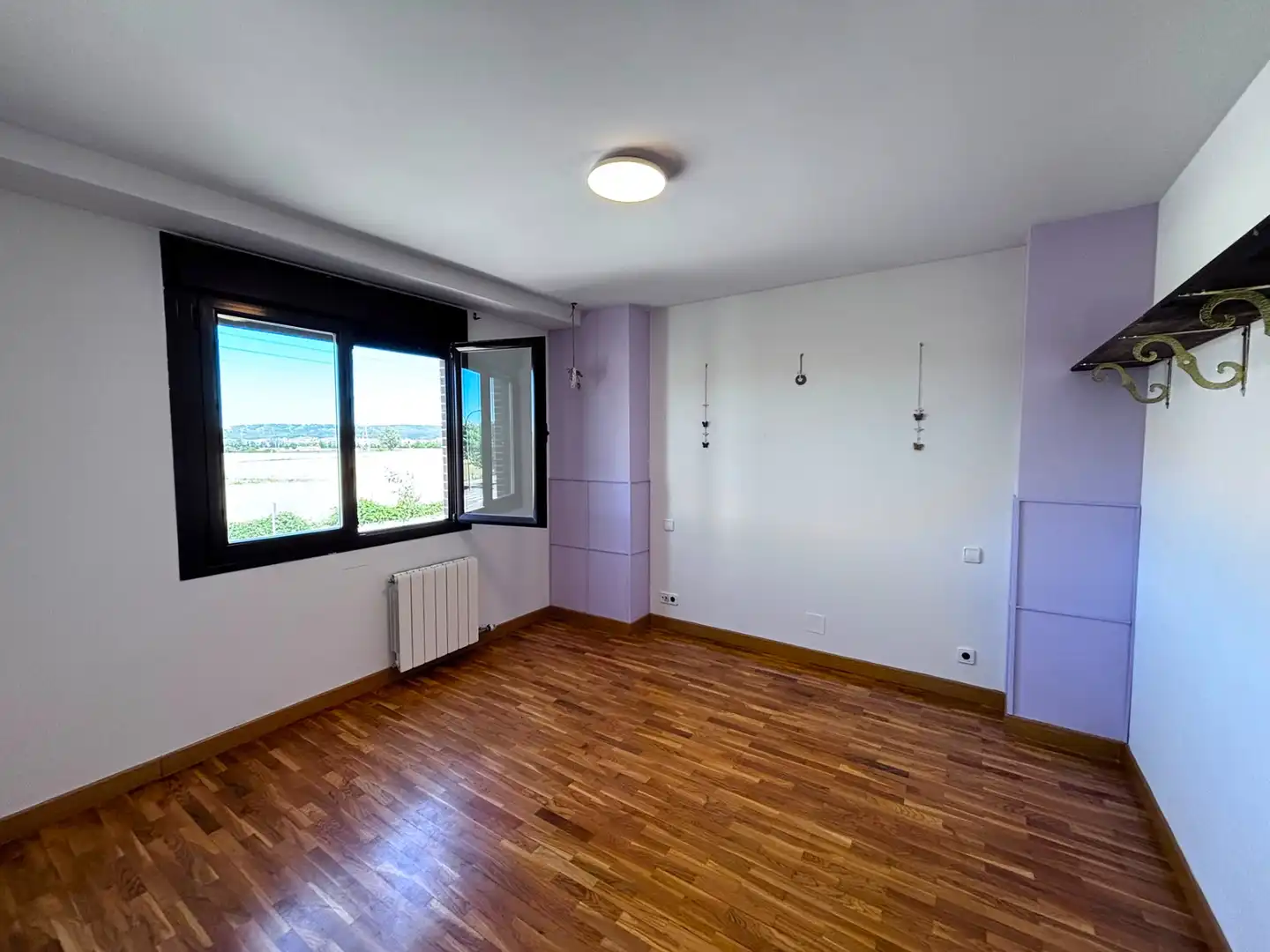 Schlafzimmer von Einfamilien-Reihenhaus zum Verkauf in Burgos mit Heizung, Terrasse und Abstellraum