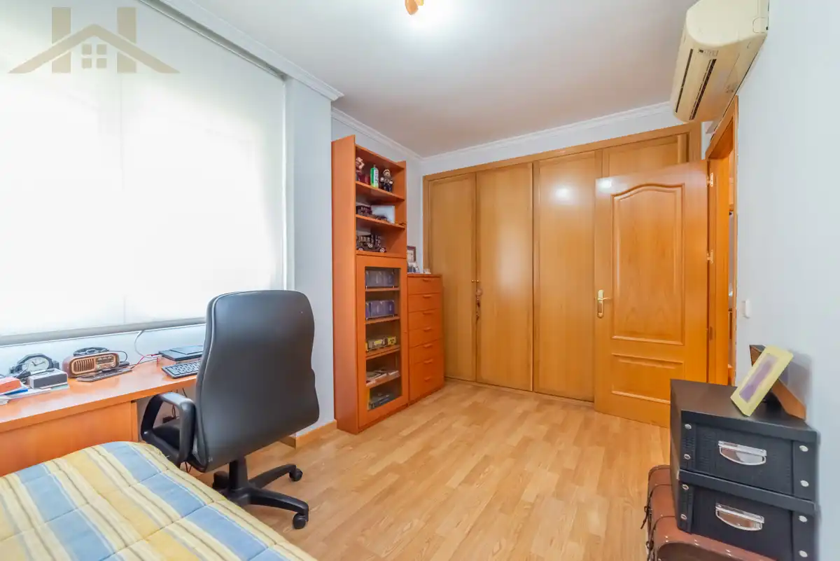 Dormitori de Casa adosada en venda en Pinto amb Aire condicionat, Calefacció i Jardí privat