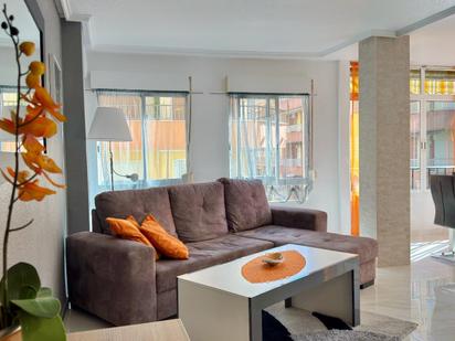 Sala d'estar de Pis en venda en  Madrid Capital amb Aire condicionat, Terrassa i Balcó