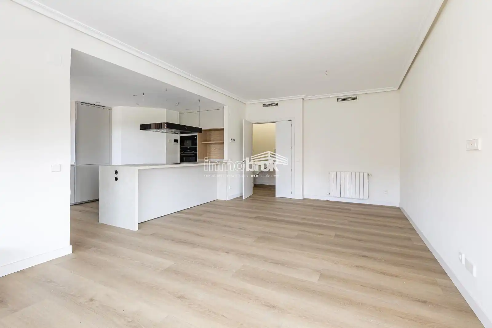 Sala d'estar de Àtic de lloguer en La Moraleja amb Aire condicionat, Terrassa i Traster