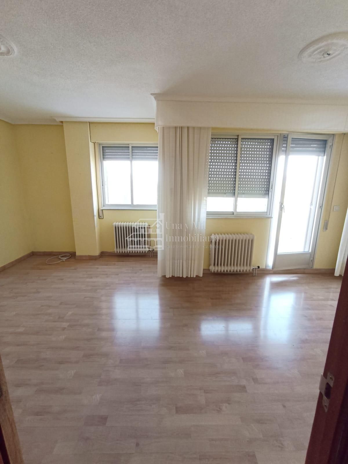 Sala d'estar de Pis en venda en Alba de Tormes amb Calefacció i Balcó