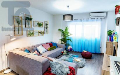 Living room of Flat for sale in  Granada Capital  with Air Conditioner, Heating and Parquet flooring