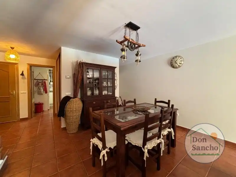 Comedor de Casa adosada en venta en Cabezón de Pisuerga con Calefacción, Jardín privado y Terraza