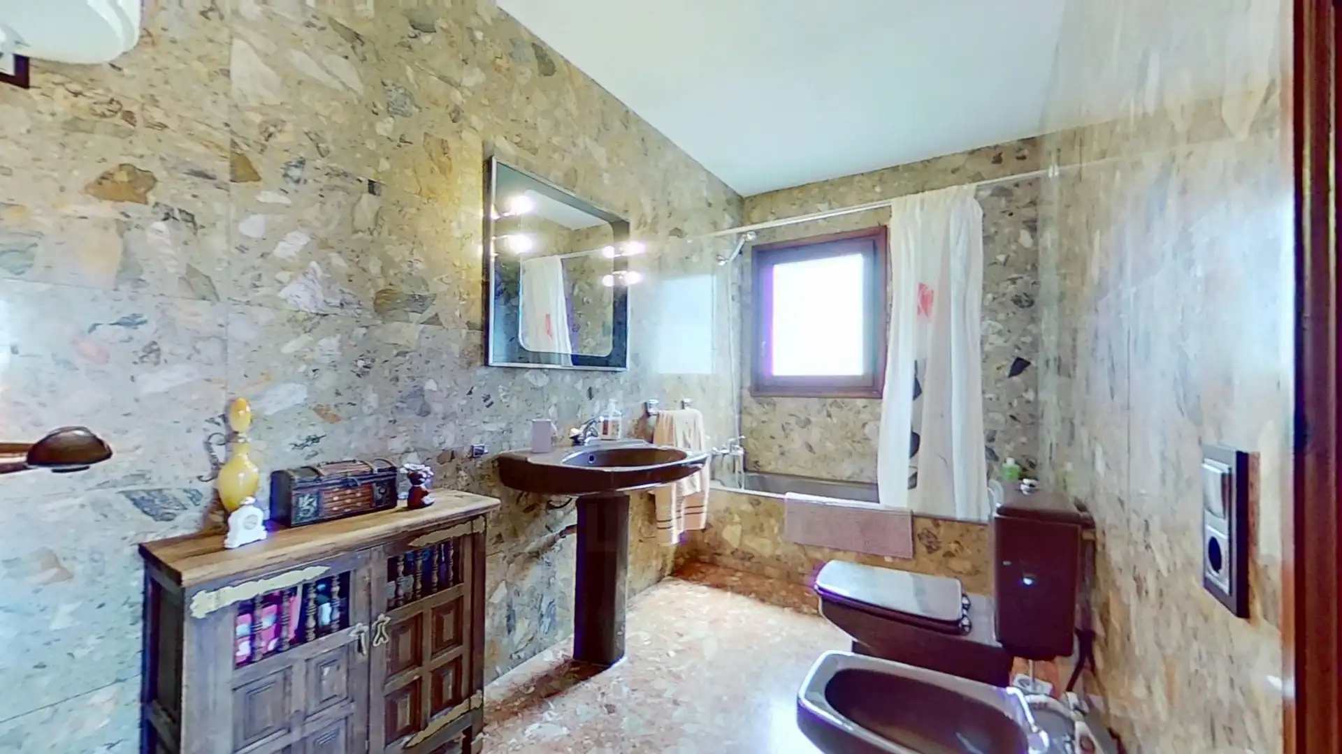 Bathroom of Houses for sale in Roda de Berà