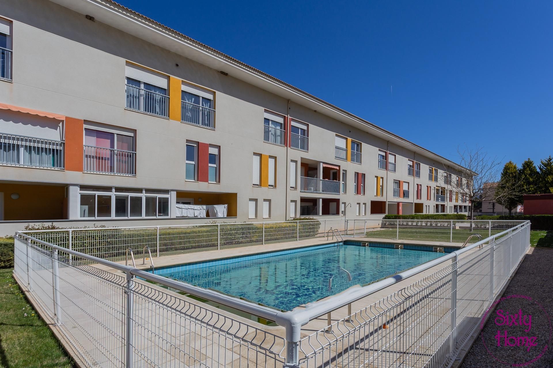 Piscina de Pis en venda en Andorra (Teruel) amb Calefacció, Parquet i Terrassa
