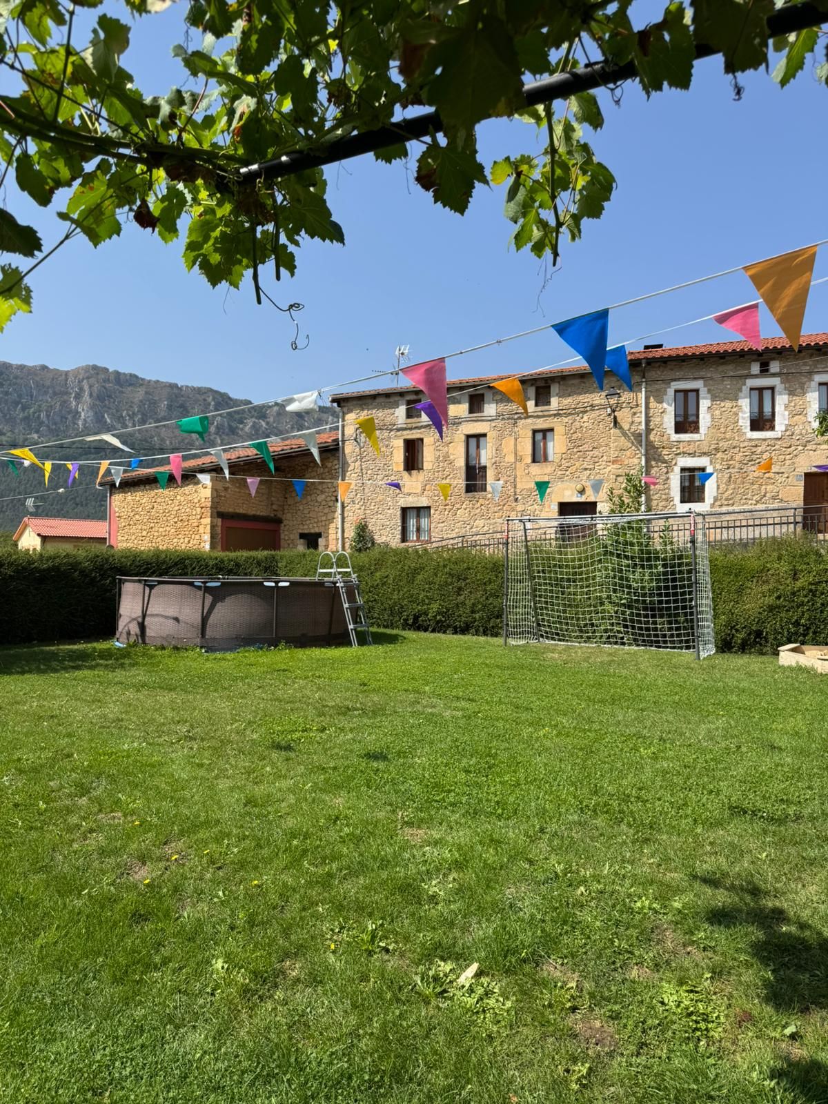 Jardín de Casa o chalet en venta en Valdegovia / Gaubea con Calefacción, Terraza y Piscina